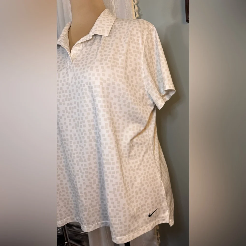 EUC Nike Dri Fit Activewear Collared Short Sleeve Square Pattern T Shirt - Picture 2 of 8